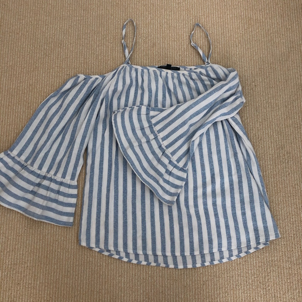 Peek-a-boo shoulder top